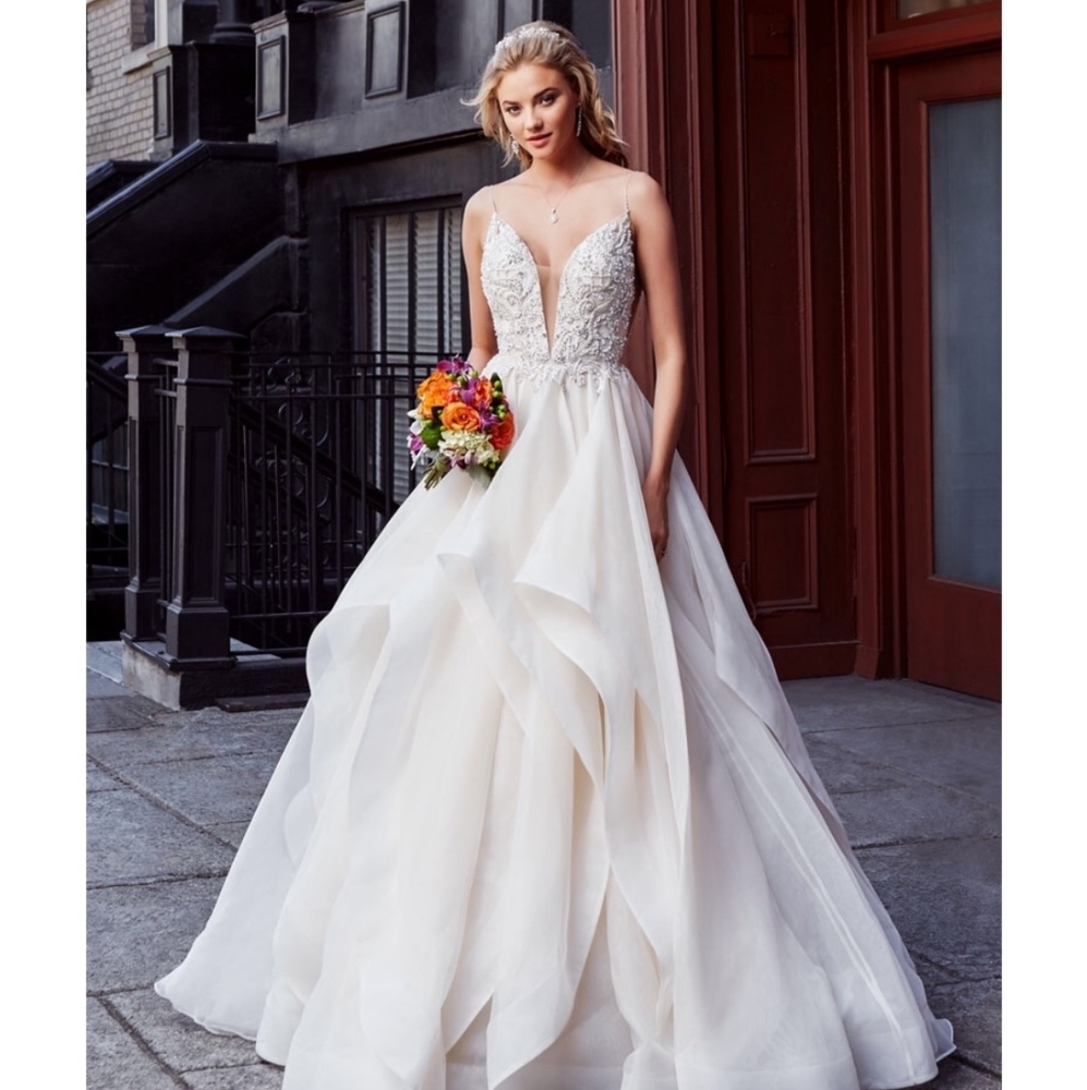 Kittychen Couture (Kendra) wedding dress.